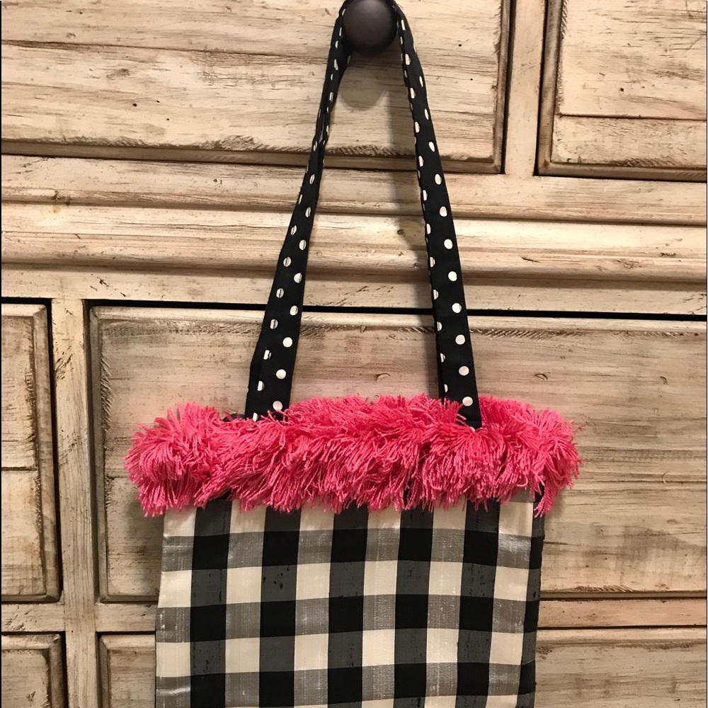 ▪️Black/White▫️Checked Bag with Hot Pink 🩷 Fringe Trim - Picture 3 of 5
